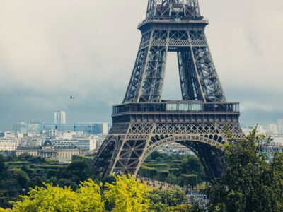 FRANCE - Paris 28 Rue des Petites Écuries, 75010 Paris, France Phone: +33 (0)1 4633 2213  infofrance@davines.it